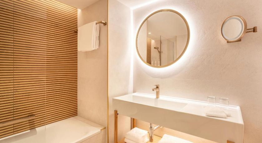 Image of Club Room, M Club lounge access, Guest room, 2 Twin, Lake Zurich view, Lake view, Main Building 2
