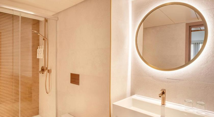 Image of Club King Room - Club Lounge Access 11