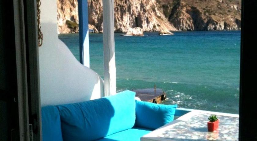 Oneiro Beach Bungalow Studio photo