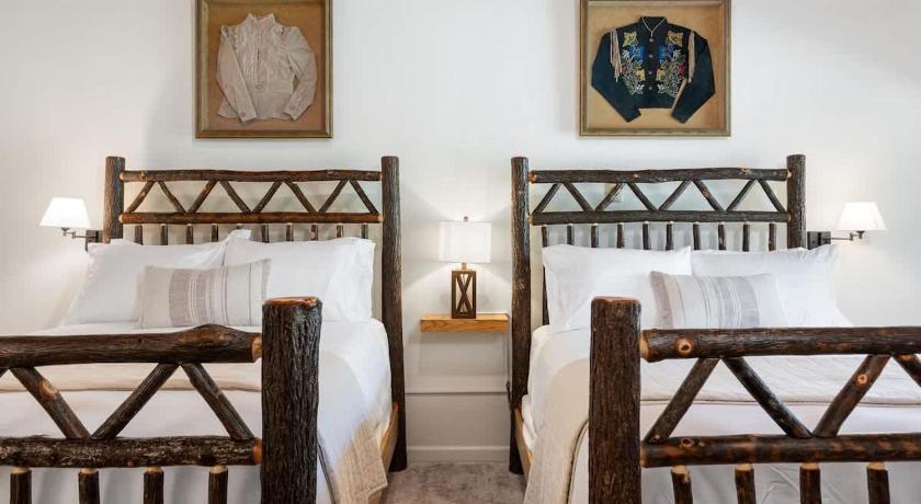 포터빌 (CA) Camp Nelson Lodge Room 9 2성급 숙소 객실