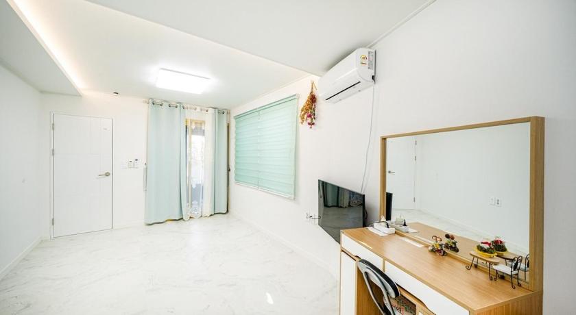 Uljin Uljin Jeongdam-eun House Ocean View Pension 2-Star Guesthouse lobby