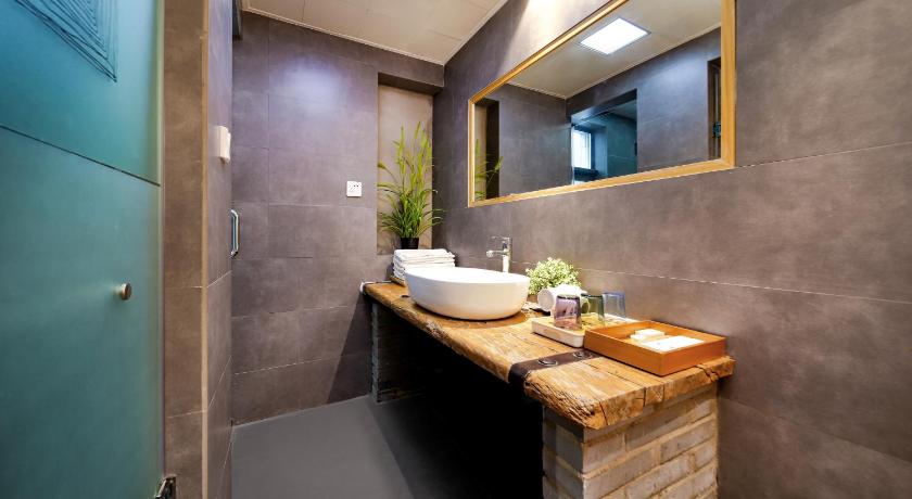 Image of Family Room with Bathroom 2