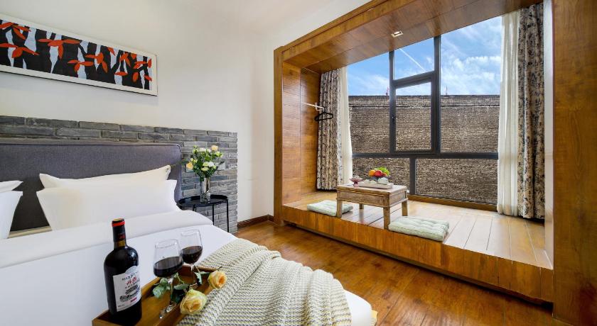 Image of Deluxe Double Room with Balcony 1