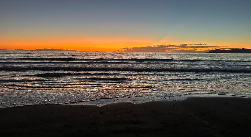 Seabreeze Retreat - Paraparaumu Holiday Home