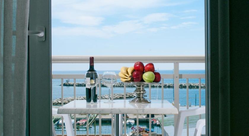 Protea's Seacret Sea View Studios photo