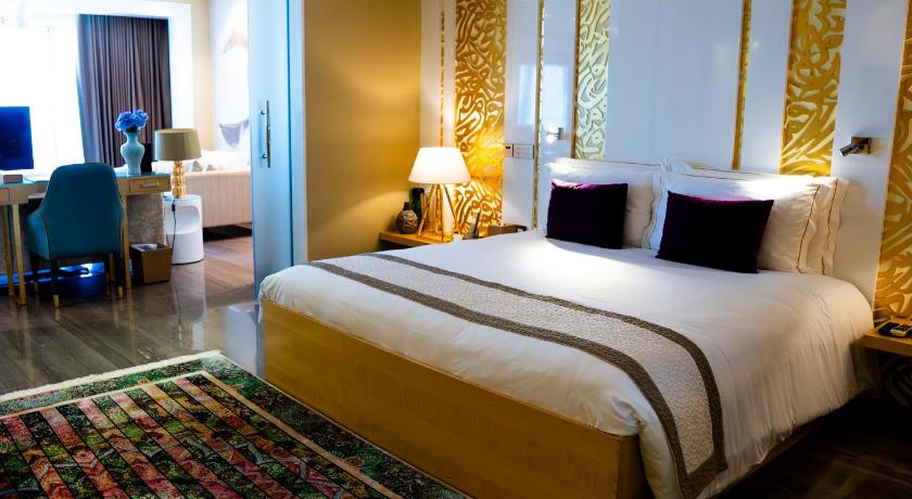 Image of DANA SUITE 4
