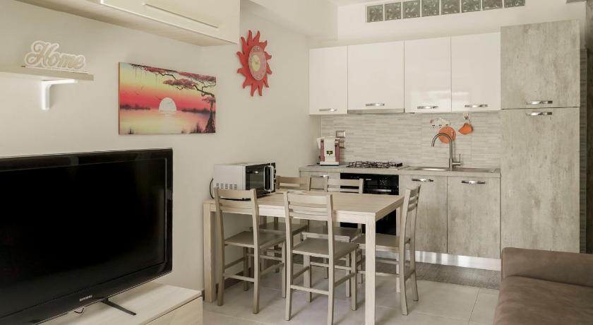 De Rosa Home Appartamento 4 posti letto, vicino al centro e al mare, con terrazza, aria condizionata