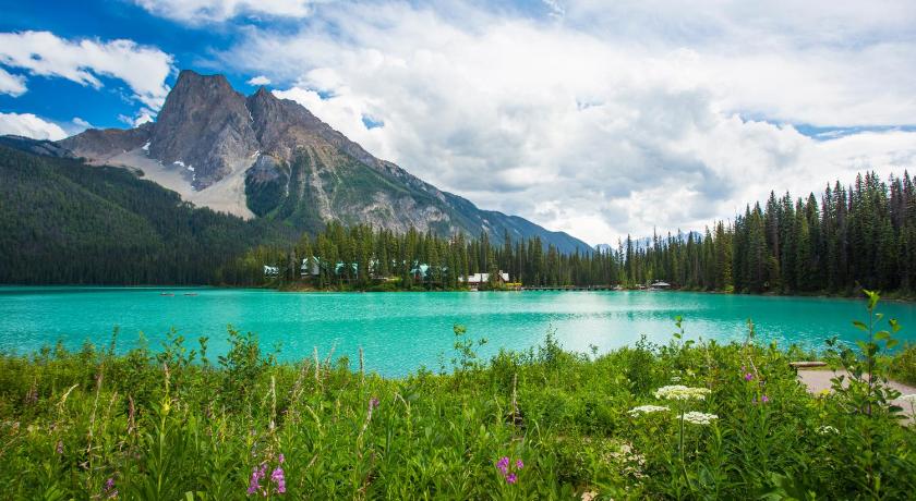 Emerald Lake Lodge