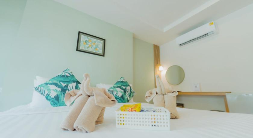 Image of Petit Cozy with Garden View 13