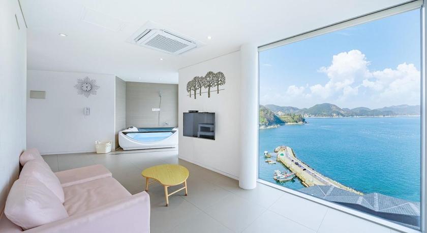 거제 생각속의 집 펜션 장목점 (Geojae Sanggaksokeui Jip Pension - Jangmok branch) 3성급 게스트하우스 외관