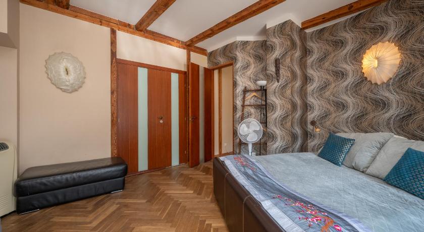 Image of Deluxe Double Room with Balcony 6