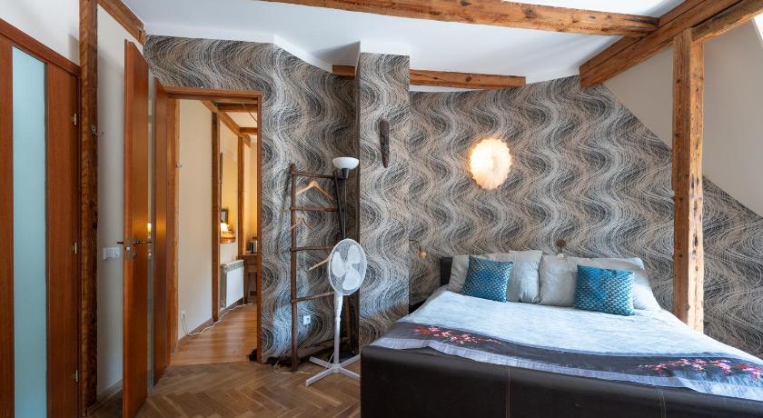 Image of Deluxe Double Room with Balcony 5