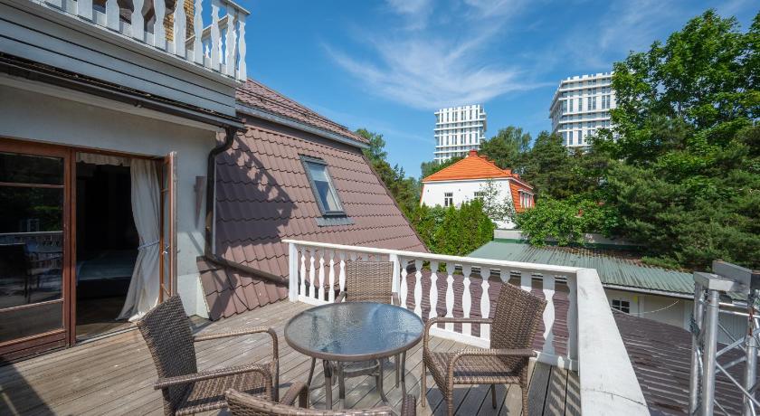 Image of Deluxe Double Room with Balcony 7