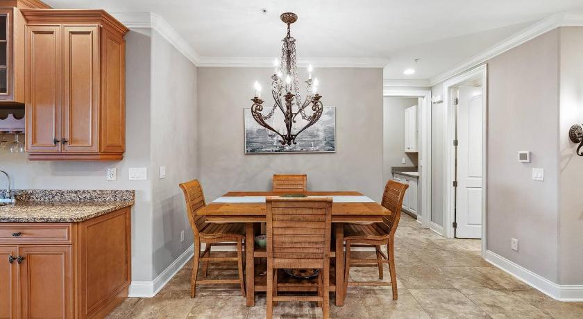 棕榈海岸 Flagler Beach 3BR Gem|Ocean Views + Pool + Hot Tub 4星级 住宿 餐厅