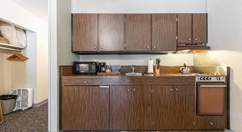 特拉基 (CA) Beautiful Studio W/Kitchenette #134 at Donner Lake Village 4星级 住宿 餐厅