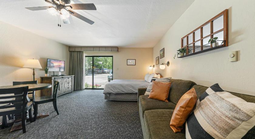 特拉基 (CA) Beautiful Studio W/Kitchenette #134 at Donner Lake Village 4星级 住宿 泳池