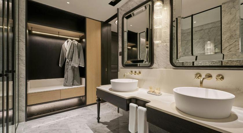 Image of Silver Two-Bedroom Presidential Suite with Skyline View 6