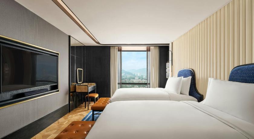 Image of Silver Two-Bedroom Presidential Suite with Skyline View 5