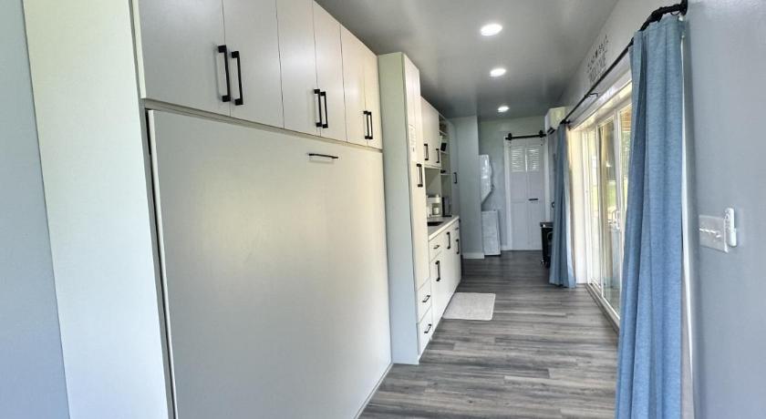 사디스 (MS) Magnolia Estate Container Home 4성급 숙소 레스토랑
