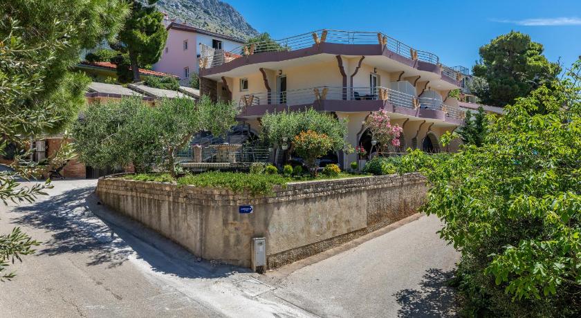 Apartments by the sea Lokva Rogoznica, Omis - 24321