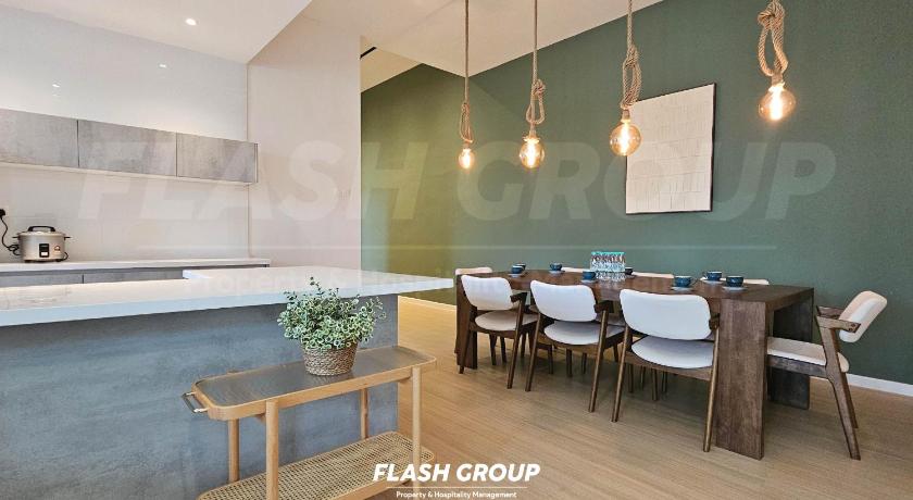 カンポン・ブキット・ティンギ Enclave Nature Suites @ Bukit Tinggi 4つ星 ゲストハウス レストラン