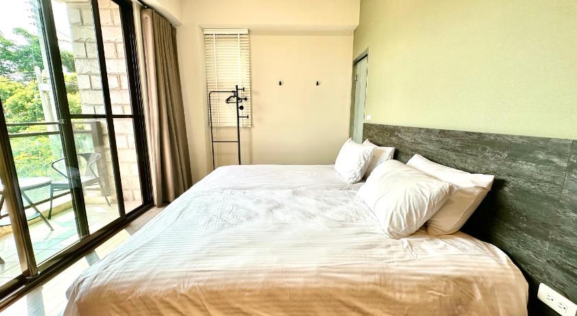 Image of Business Twin Bed 0