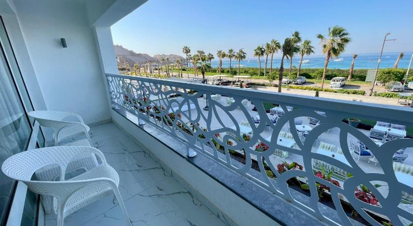 Image of Family Room with Sea View 7