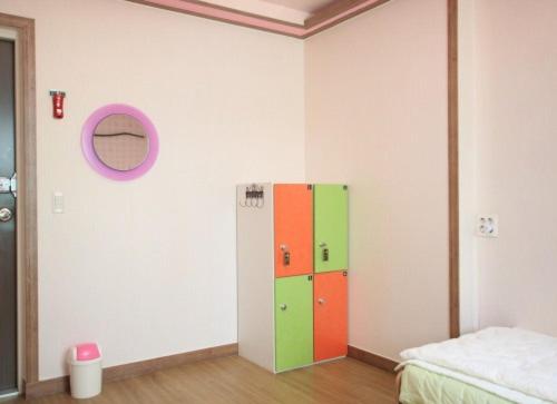 Image of Standard twin shared facilities 3