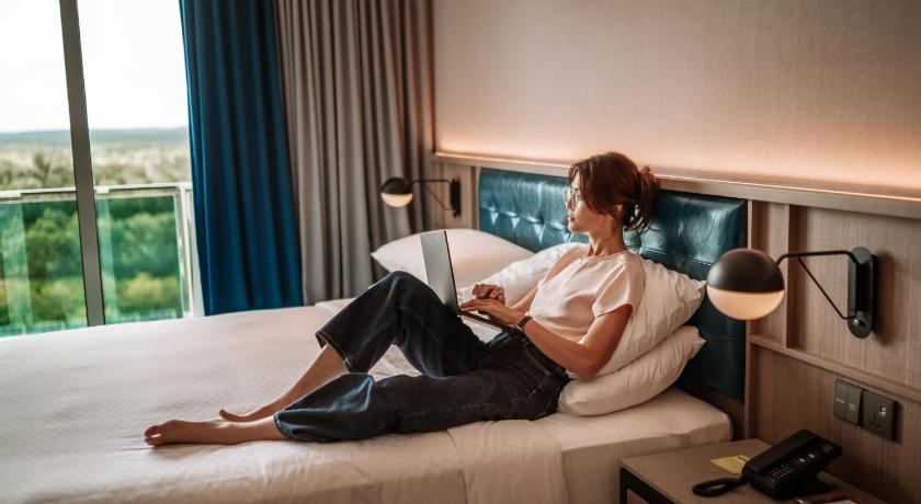 Image of Deluxe King Room, Deluxe Guest room, 1 King, Balcony 6