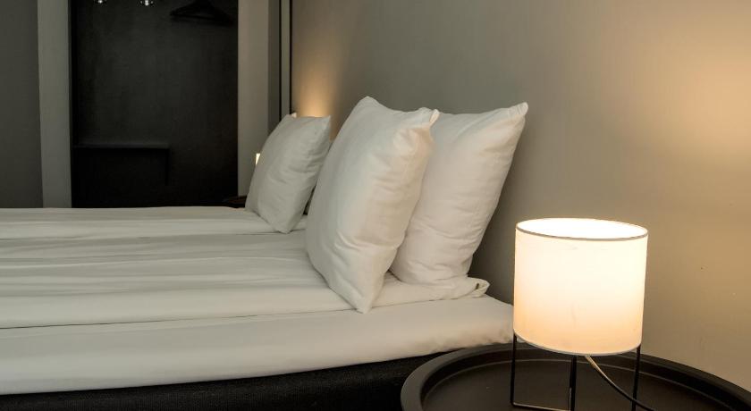 Bild av Stort dubbelrum med fönster och delat badrum (Large Double Room with Shared Bathroom with Window) 4