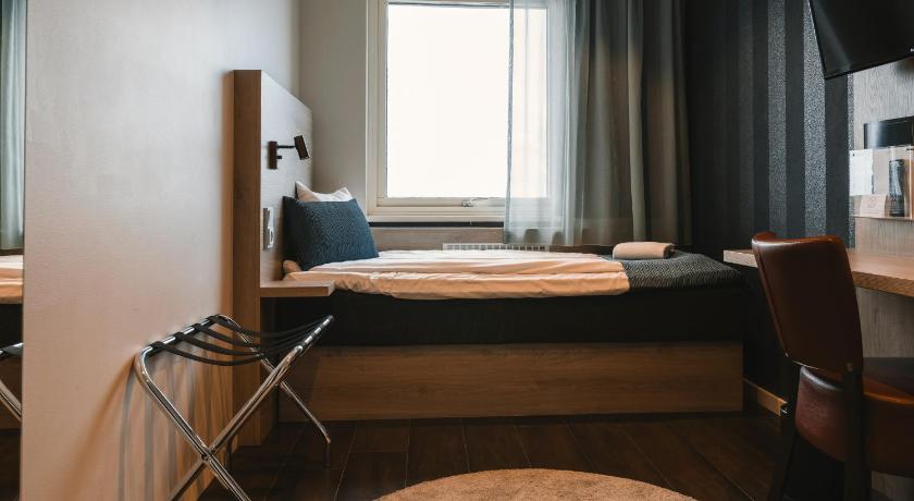 Image of Single Room with Shared Bathroom 1