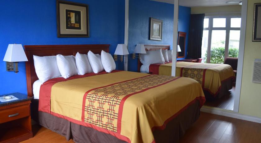 Encore Motel photo