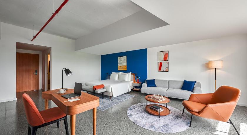 Image of Deluxe Room 8