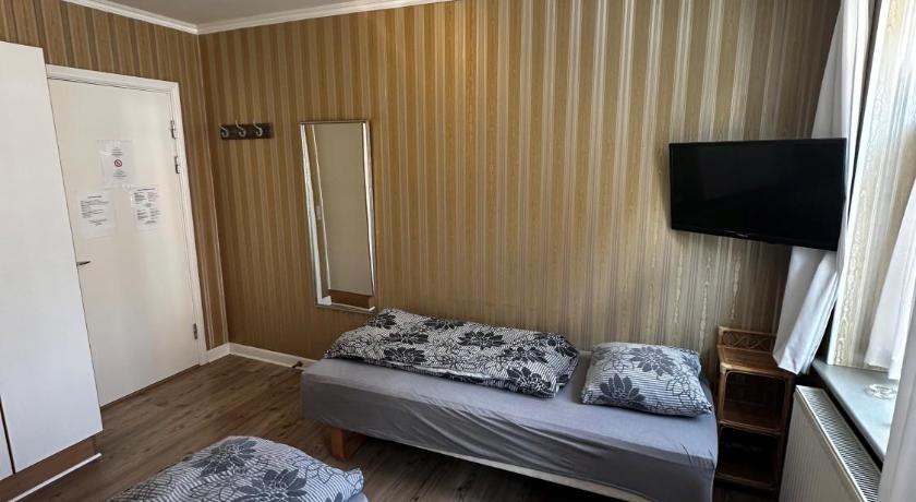 Image of Double or Twin Room with Shared Bathroom 15