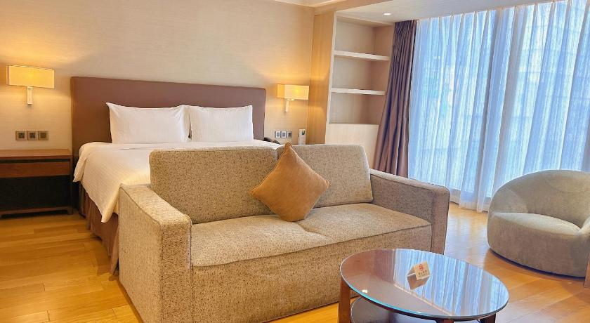 Image of Studio Premier 6