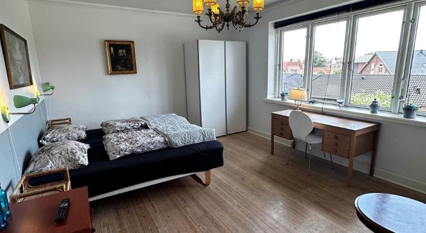 Image of Double or Twin Room with Shared Bathroom 9