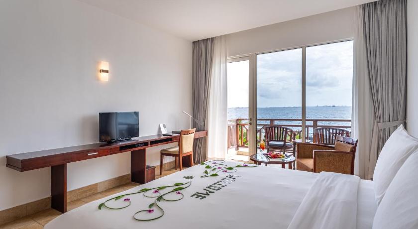 Image of Deluxe King Bed 3