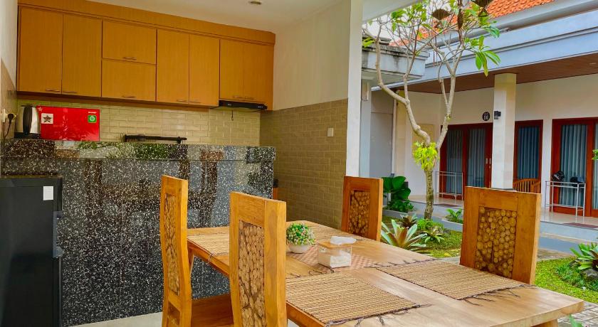 SantikaHomeStay - image 4