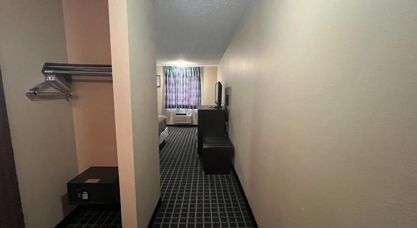 Super 8 by Wyndham Concordia - image 2