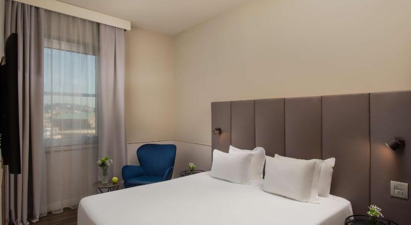 Image of Standard Room with Sea View 6