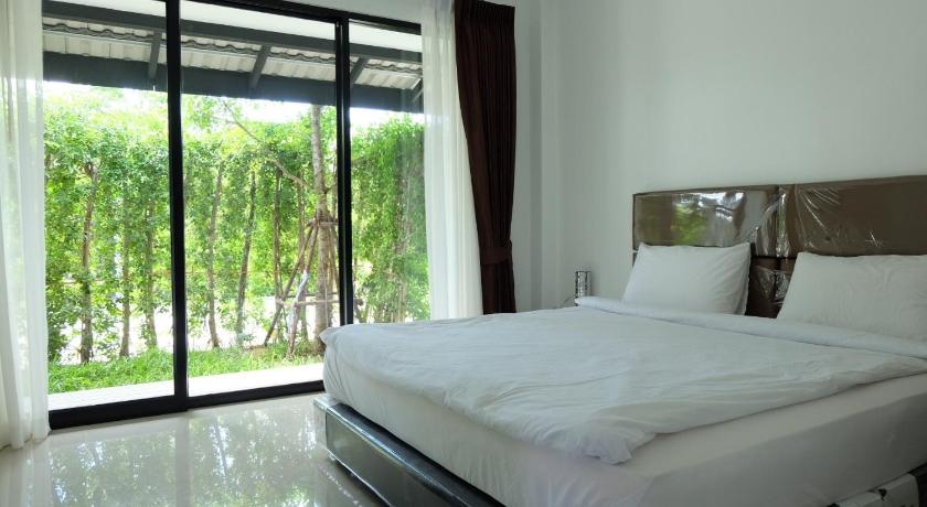 Image of Standard King Room with Balcony 0