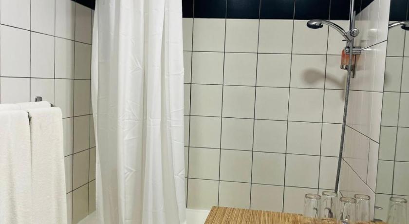 รูปของห้องดีลักซ์สำหรับสี่ท่าน (Deluxe Quadruple Room) 11