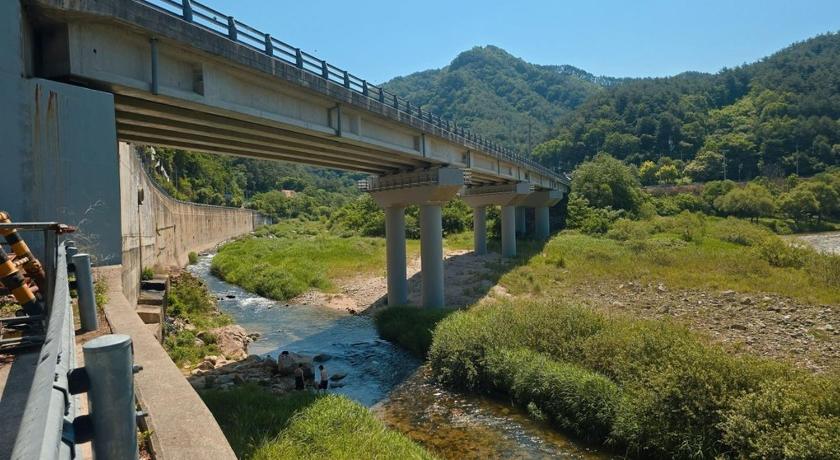 Gangwon-do Inje Hachuri Undeokwi Hayanjib 2-Star Guesthouse exterior