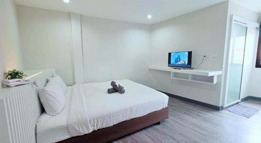 Image of Deluxe King Room 1