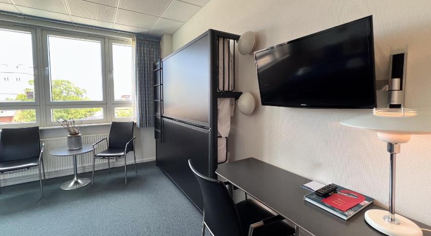 Image of Superior Family Room 5
