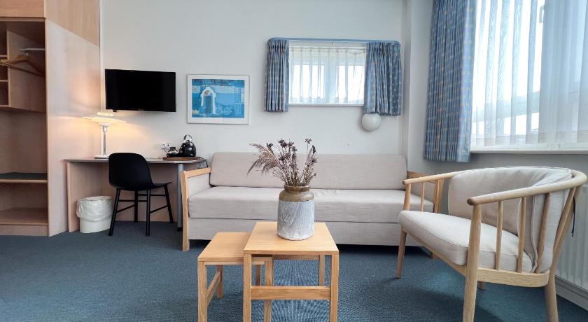 Image of Superior Family Room 4