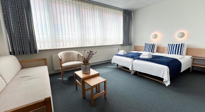 Image of Superior Family Room 0