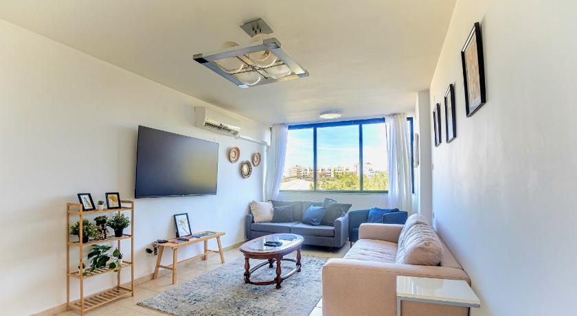 YaffoTLV Beach - Bright 2 Bedroom Apartment WITH SHELTER