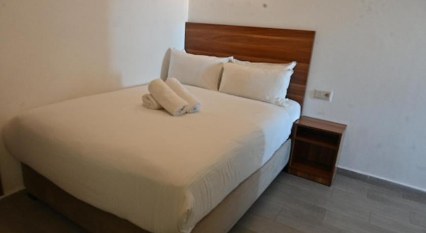 Image of Triple Room with Sea View 3