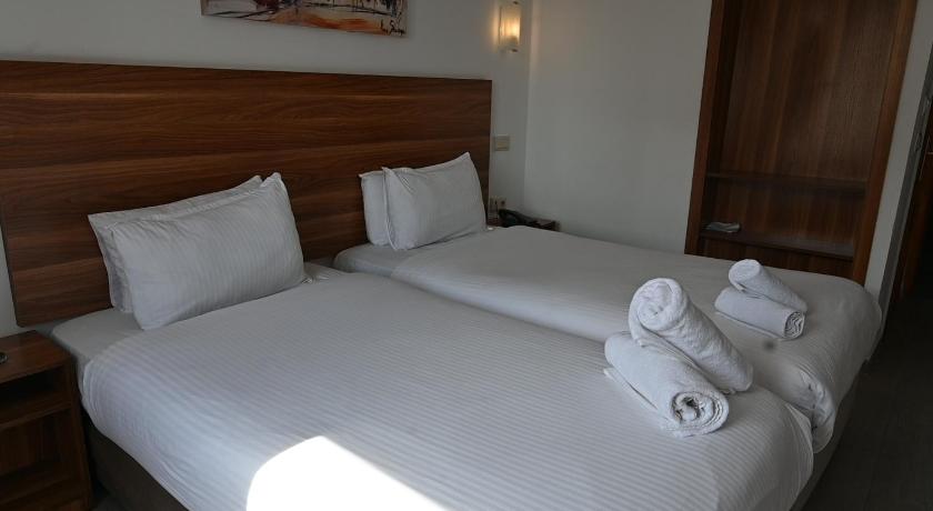 Image of Triple Room with Sea View 2